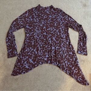 ⭐️ Logo by Lori Goldstein women’s top size large